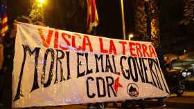 Pancarta del centenar de manifestantes con el lema 'muera el mal gobierno' / CDR GÒTIC RAVAL