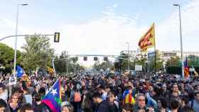 Manifestantes bloquean la avenida Diagonal por la presencia del Rey / EUROPA PRESS