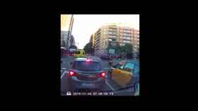 Captura de pantalla del vídeo en el que se ve el brutal choque entre la ambulancia y el coche / MA