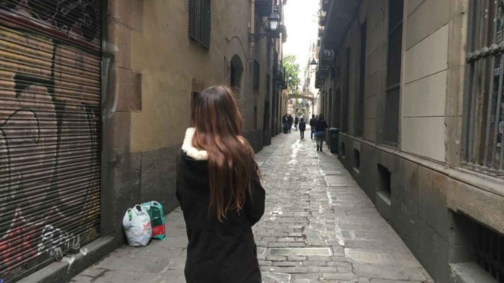 Eva Vila en una calle del Gòtic / ALBA LOSADA