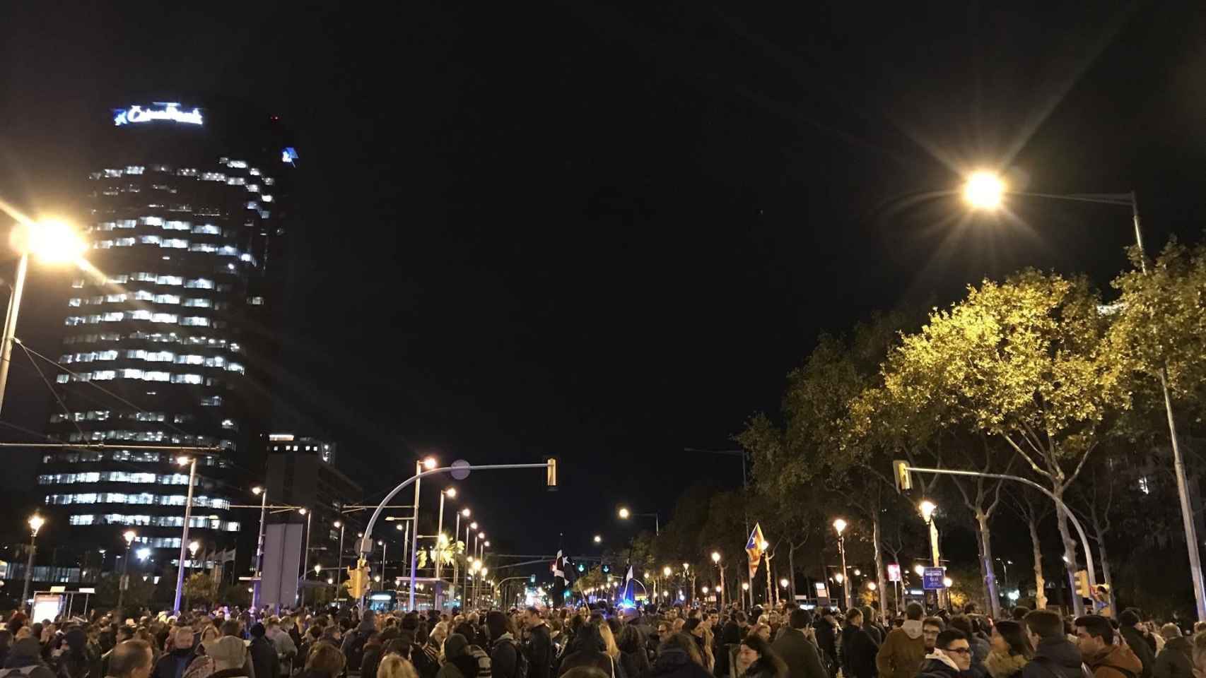 Centenares de CDR cortando un acceso de Barcelona por la Diagonal / EUROPA PRESS