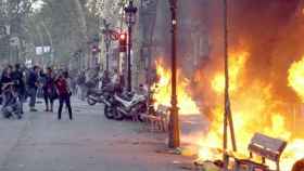 Barricadas en Barcelona durante los disturbios / EFFE
