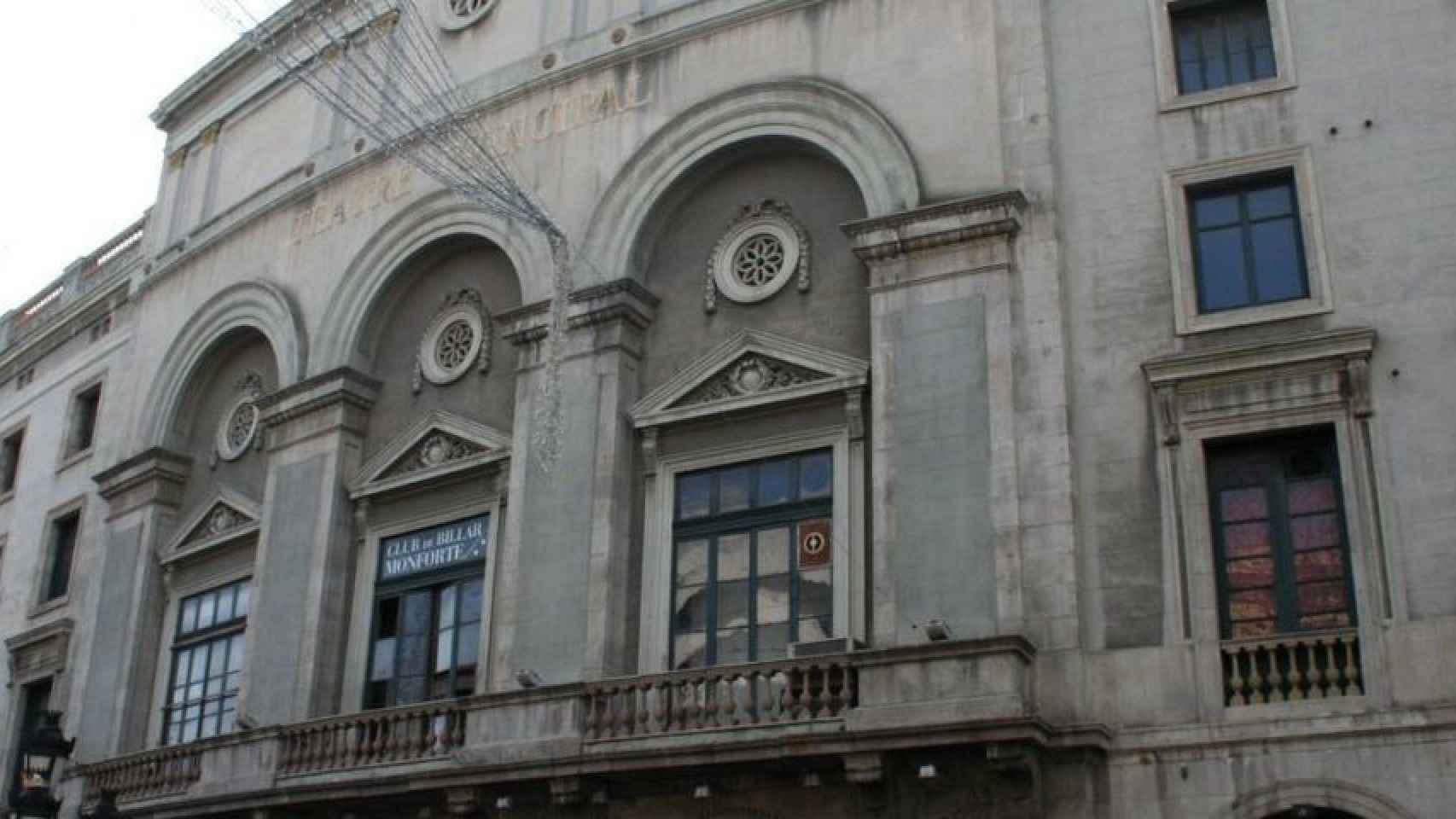 La fachada del Teatro Principal en febrero del año 2017, cuando anunció su cierre / MA