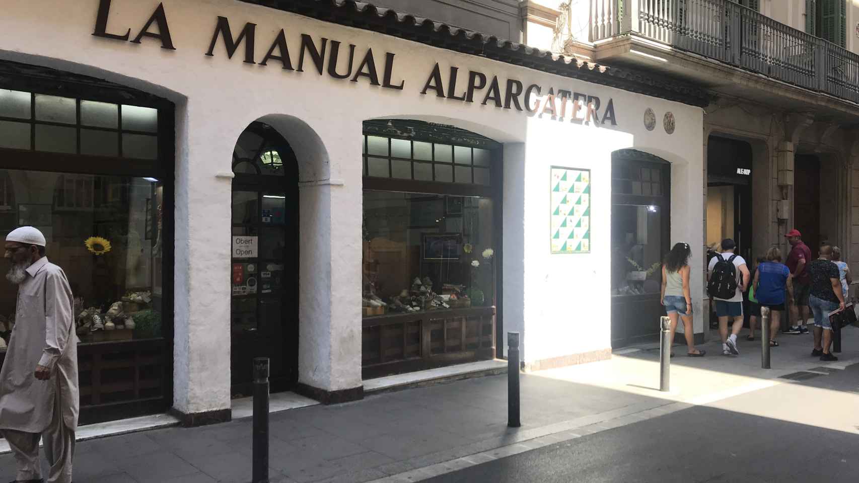 La Manual Alpargatera, una de las tiendas que resumen la esencia del Gòtic / MA