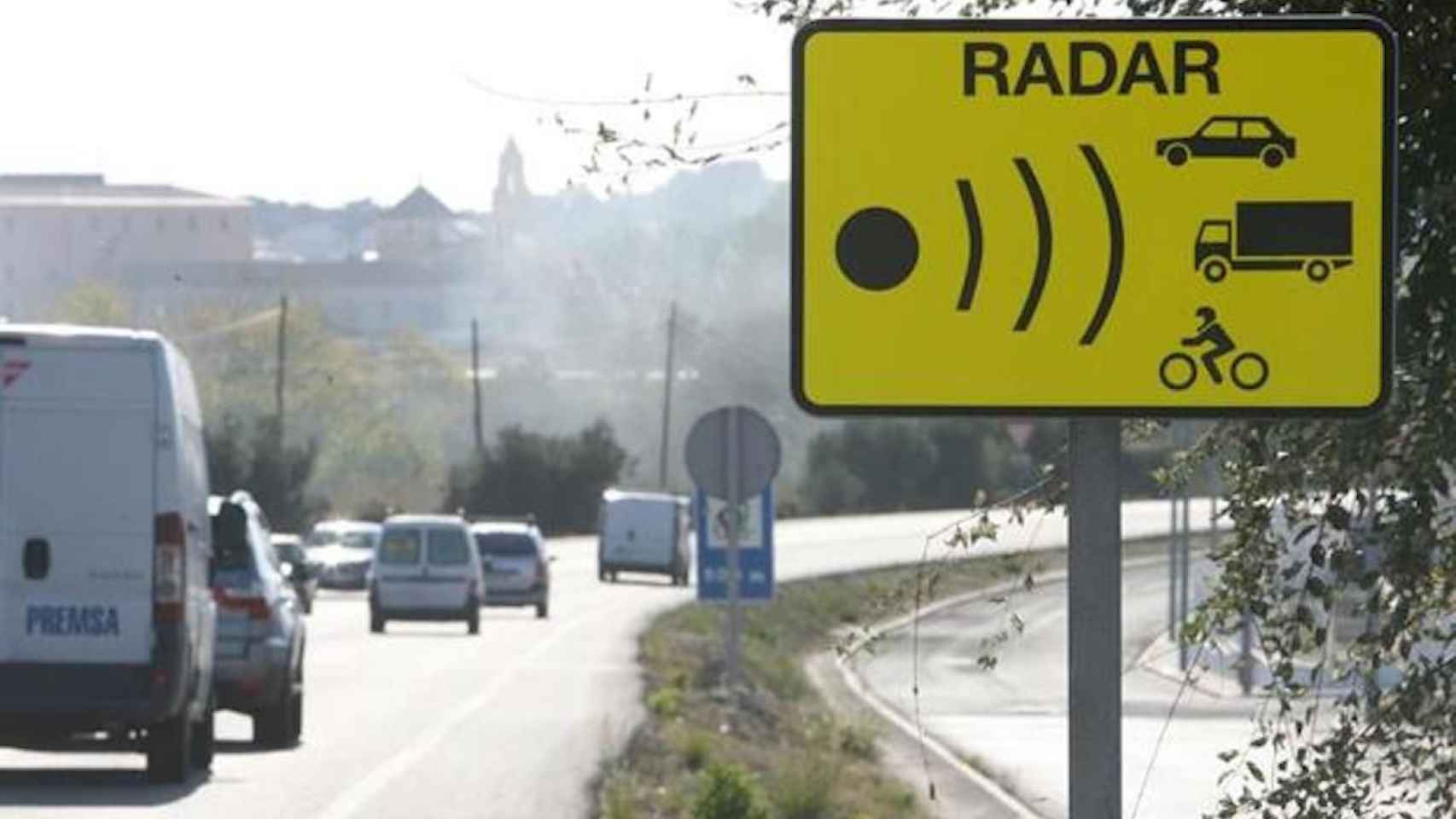 Imagen de un aviso de radar en una carretera / EFE