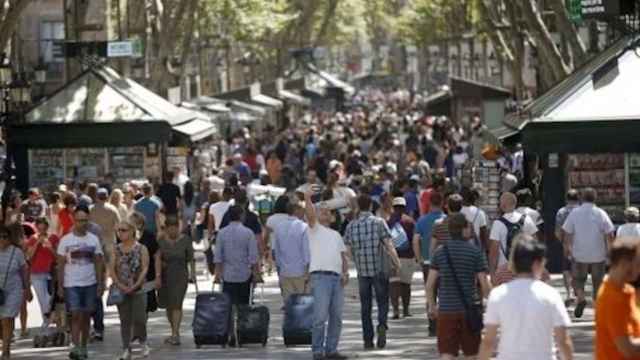 Visitantes en la Rambla / EFE