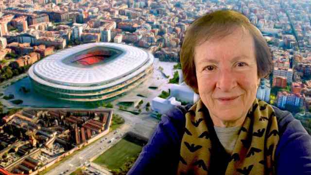 La secretaria de la AV de Les Corts, junto al futuro Espai Barça