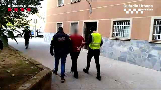 Imagen de archivo de la detención de una persona por parte de los Mossos / MOSSOS D'ESQUADRA