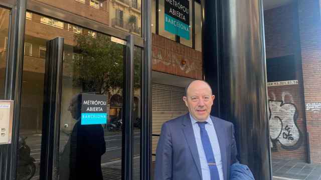 Gonzalo Bernardos en la entrada de Metrópoli Abierta / MA