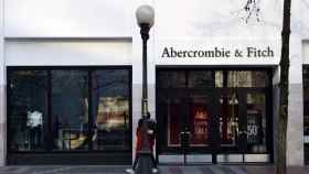 Escaparate de la tienda americana Abercrombie&Fitch / ABERCROMBIE&FITCH