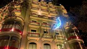 Fachada iluminada del hotel Majestic en paseo de Gràcia / VM
