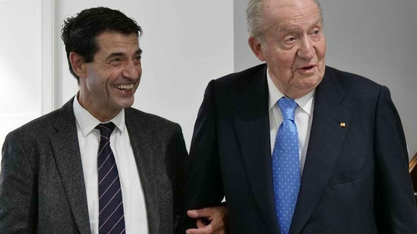 El doctor Manuel Sánchez y el Rey emérito en un control rutinario de salud / EUROPA PRESS