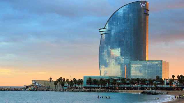 El Hotel W de Barcelona, premiado en los 'Óscar' del turismo como mejor hotel de España / ARCHIVO