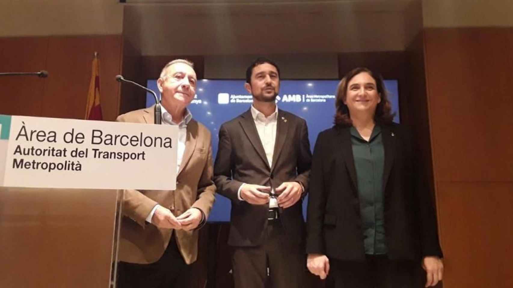 Antoni Poveda, Damià Calvet y Ada Colau durante la presentación de las nuevas tarifas / CG