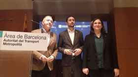 Antoni Poveda, Damià Calvet y Ada Colau durante la presentación de las nuevas tarifas / CG