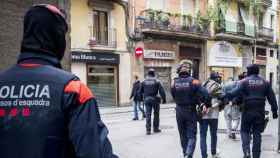 Agentes de los Mossos d'Esquadra en Barcelona / HUGO FERNÁNDEZ