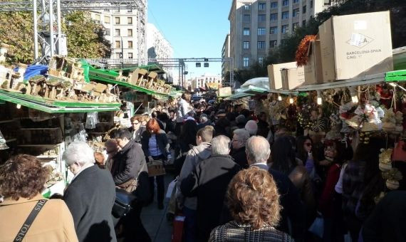 El mercado de Navidad de Santa Lucía es uno de los lugares para comprar el Caga Tió 