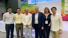 El delegado especial del Estado en el CZFB y presidente del SIL, Pere Navarro, junto al resto del equipo de Coferias / ZF