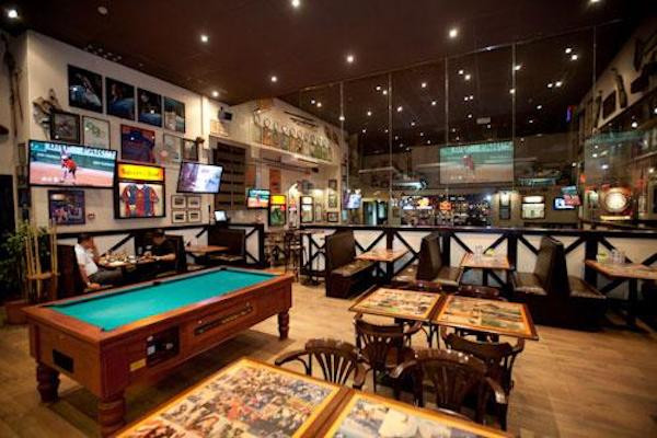 Interior del Sports Bar, uno de los bares con más ambiente para ver el fútbol / TRIPADVISOR