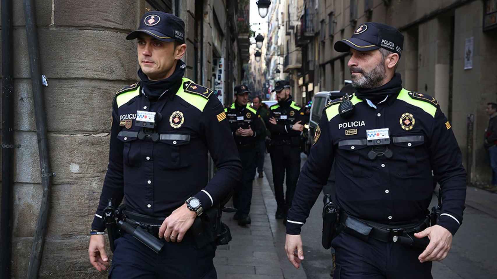 Agentes de la Guardia Urbana, en una calle de Barcelona / AYUNTAMIENTO DE BARCELONA