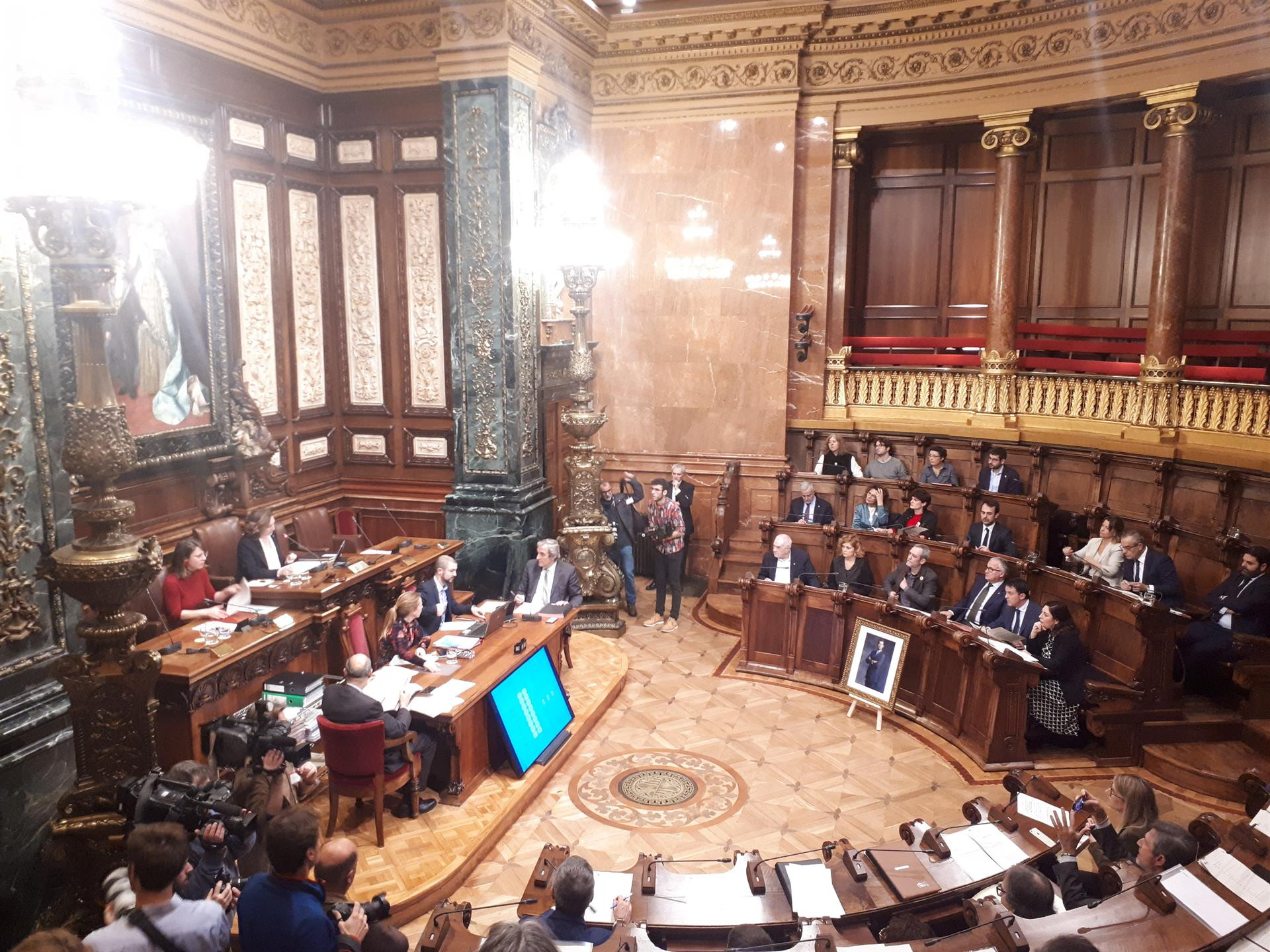 Panorámica del pleno del Ayuntamiento de Barcelona sobre la Zona de Bajas Emisiones / EUROPA PRESS