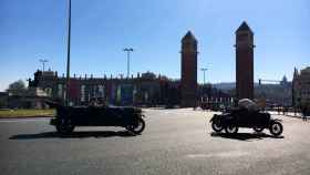 Coches históricos en plaza España en la 61ª edición del Rally Barcelona Sitges /Automobile Barcelona
