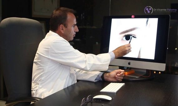 El doctor Vicente Paloma, especialista en Cirugía Plástica de Barcelona