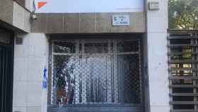 La sede de Ciudadanos del Hospitalet de Llobregat con múltiples pintadas / @CsHospitalet