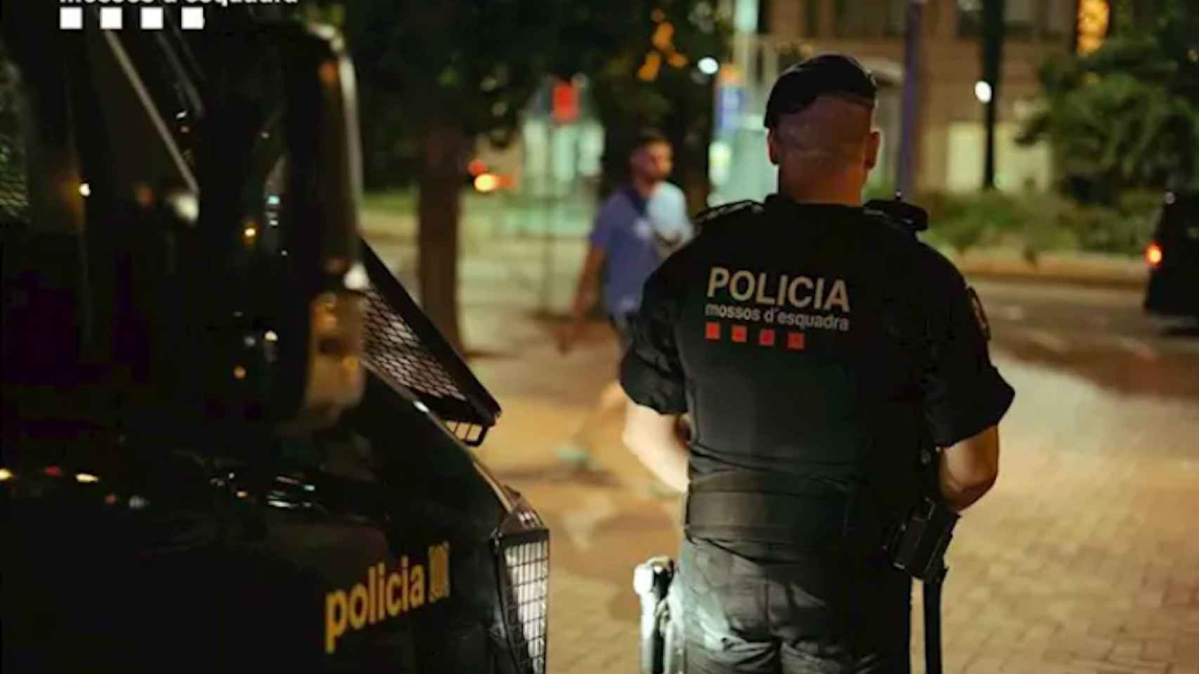 Agente de los Mossos d'Esquadra realizando tareas de vigilancia en Barcelona en una imagen de archivo / EUROPA PRESS