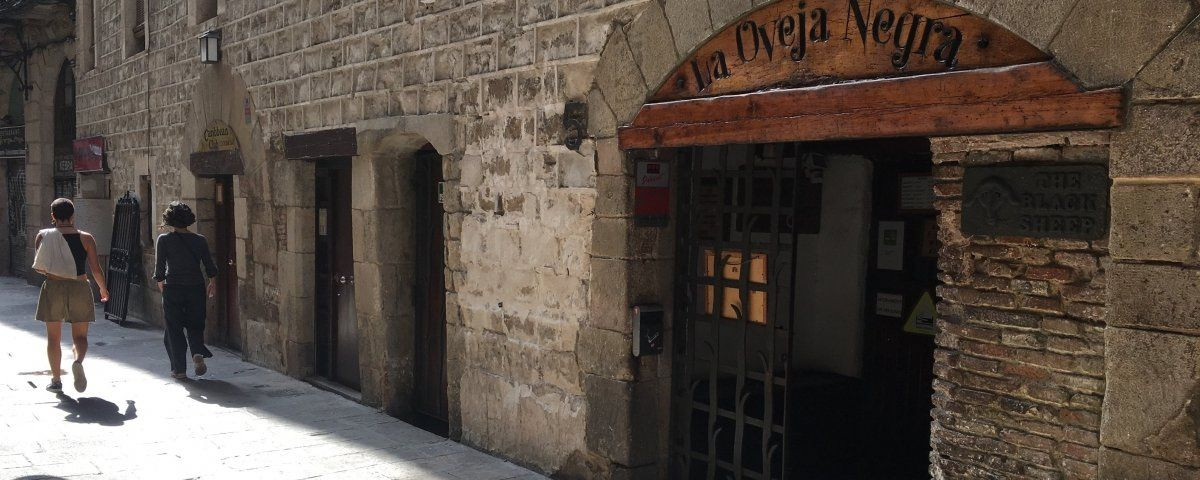 Bar del grupo Ovella Negra en Ciutat Vella / AVD