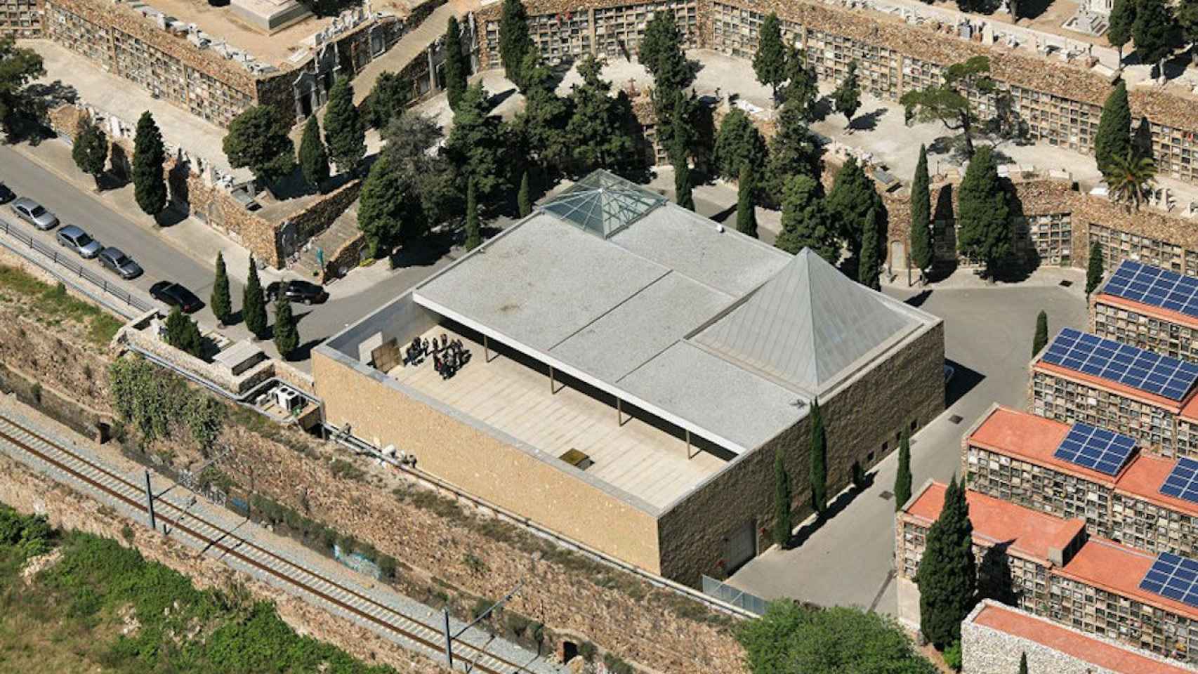 Vista aérea del crematorio de Montjuïc / CEMENTIRIS DE BARCELONA