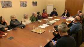 Colau, en la reunión con miembros de los comunes de Sarrià / TWITTER ADA COLAU