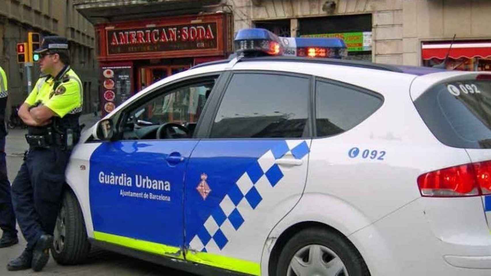 Agentes de la Guardia Urbana, en el centro de Barcelona / ARCHIVO