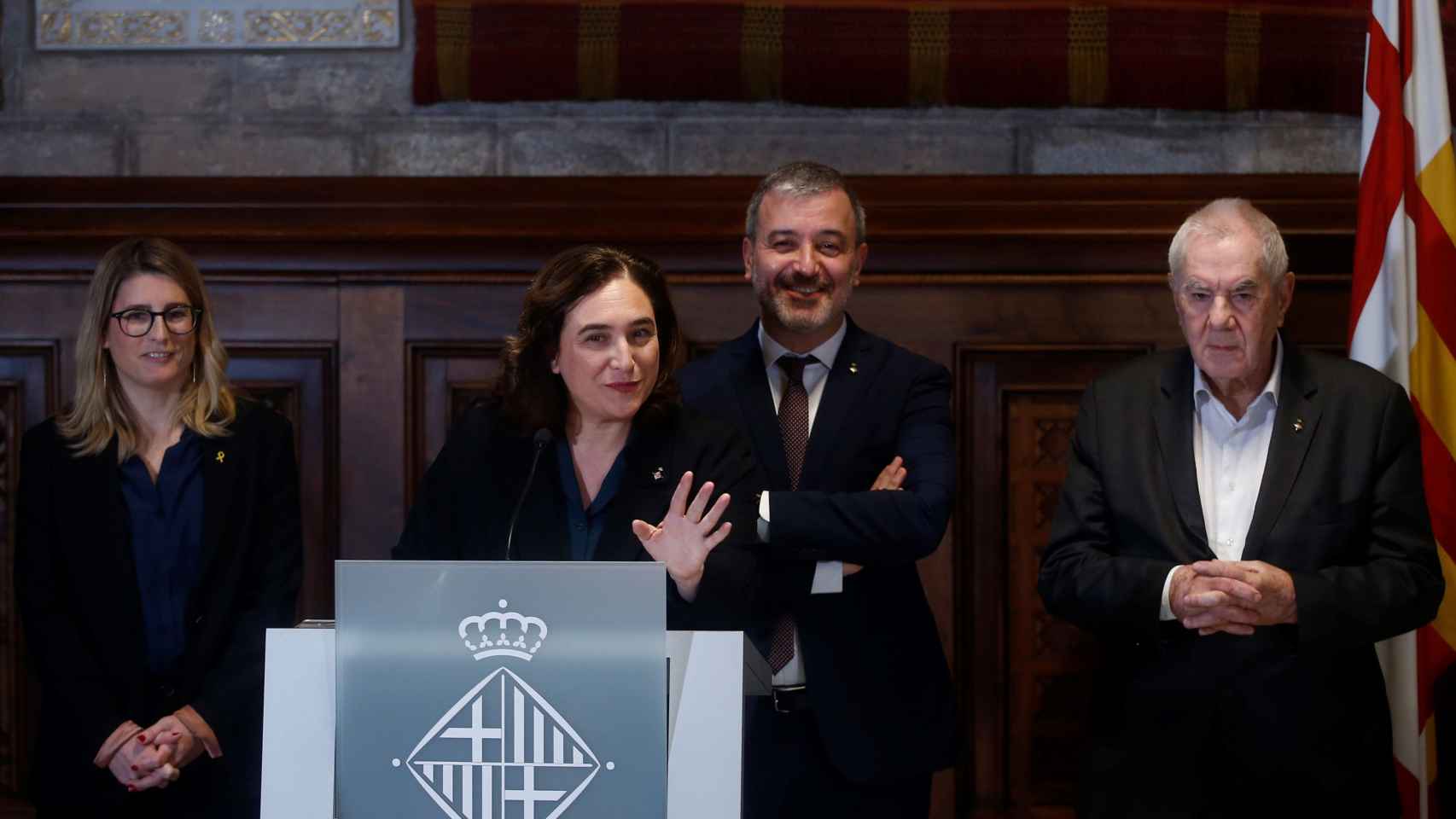 La alcaldesa de Barcelona, Ada Colau; el primer teniente de alcalde, Jaume Collboni; y los líderes municipales de ERC, Ernest Maragall, y de JxCAT, Elsa Artadi, en la presentación del