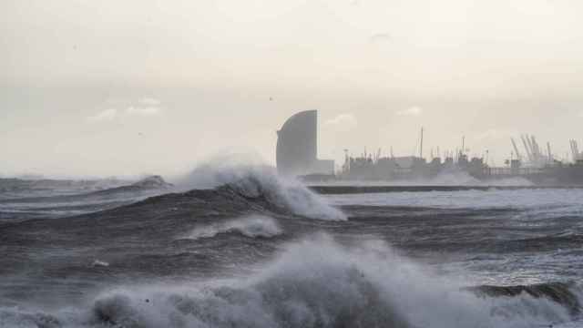 Olas de más de ocho metros al lado del Hotel  W