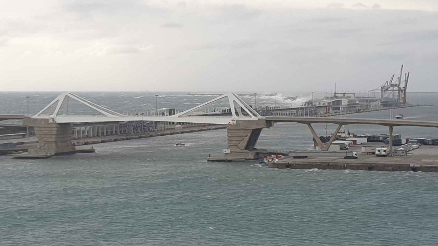 Port de Barcelona cerrado por el temporal Gloria / PORT BARCELONA vía TWITTER