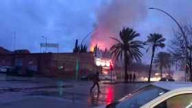 Incendio en una nave industrial de Terrassa / @sarreci