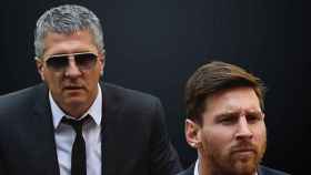Jorge Messi y Leo Messi, durante un juicio en Argentina