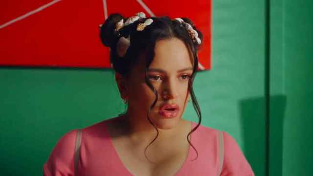 Captura de pantalla del último vídeo de Rosalía, 'Juro que' / YOUTUBE