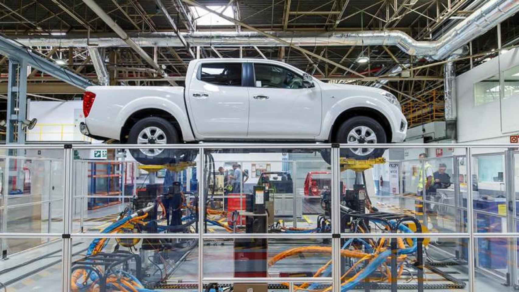Pick-up de Mercedes en una fábrica