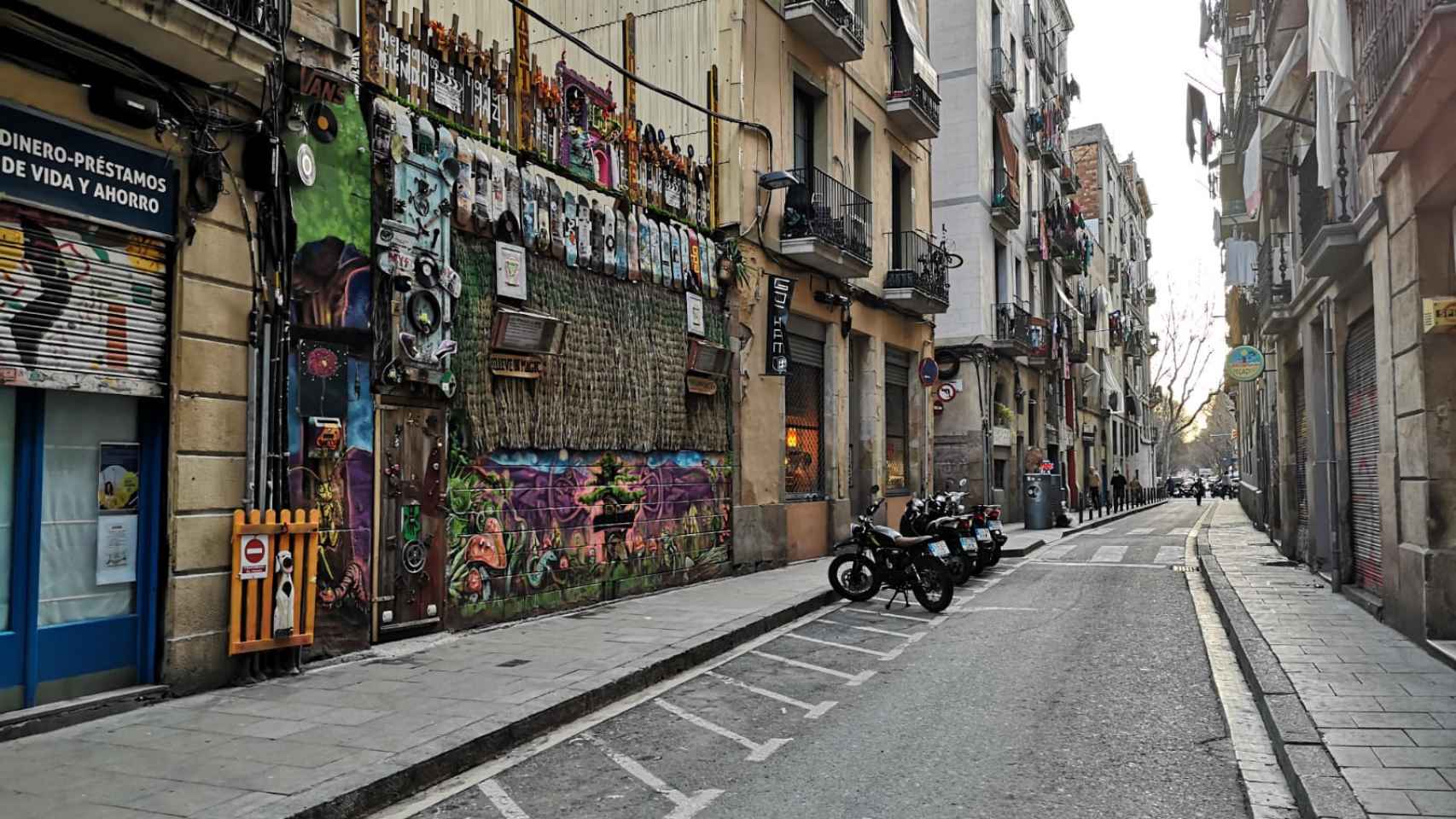 Calle Valldonzella, en el Raval de Barcelona, donde existe, al menos, un narcopiso / G.A