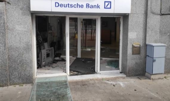 Cajero de Deutsche Bank destrozado en Martorell / ANTI-RADAR VALLÈS vía FACEBOOK