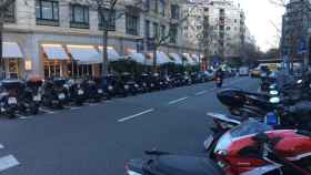 Motos aparcadas en Barcelona / MA