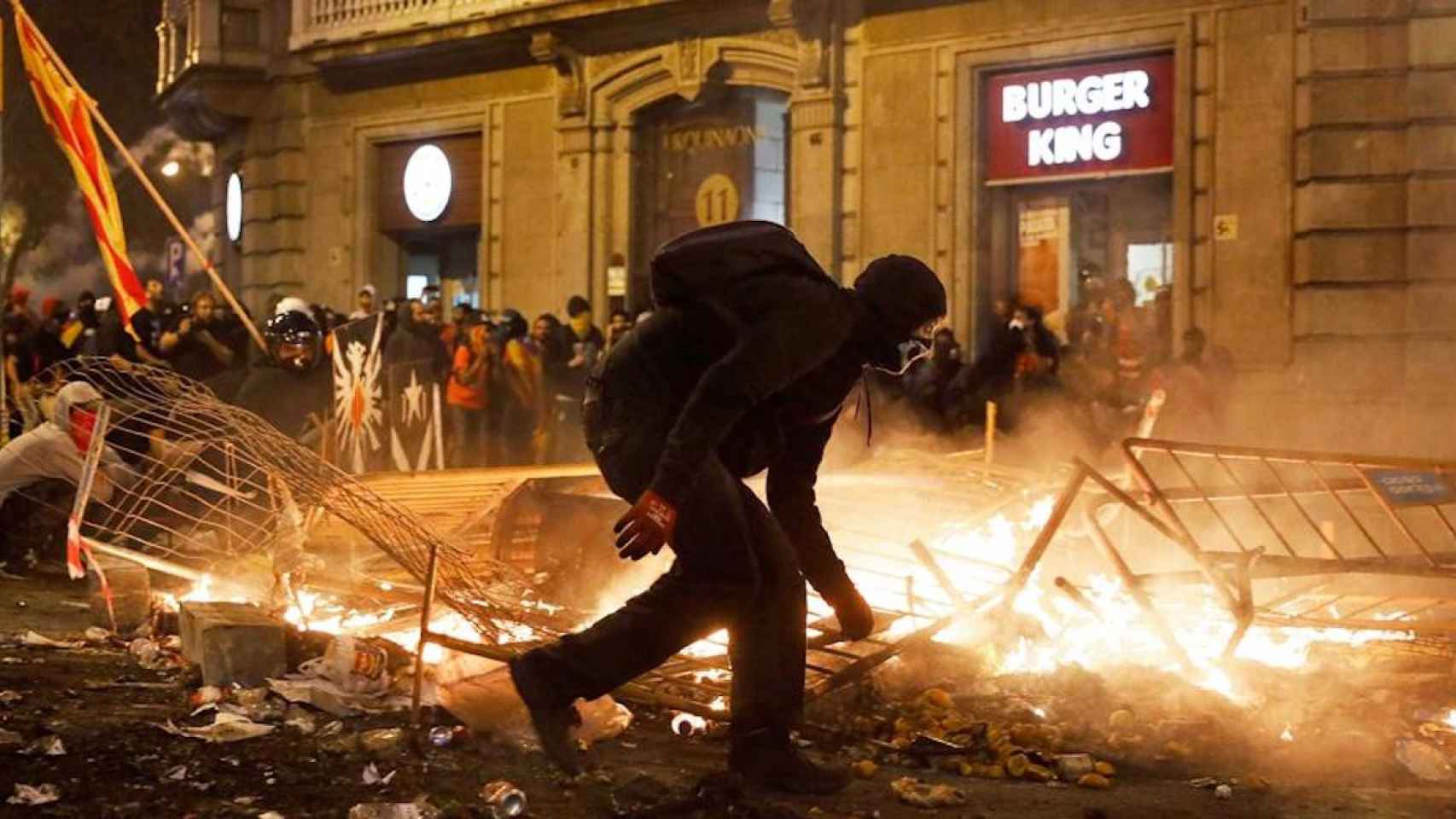 Imagen de los disturbios en la Vía Laietana de Barcelona / EFE