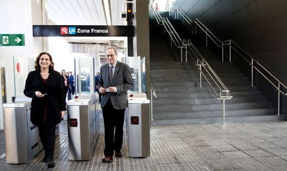 Quim Torra y Ada Colau inaugurando la estación Zona Franca de la L10 sur del metro / EFE