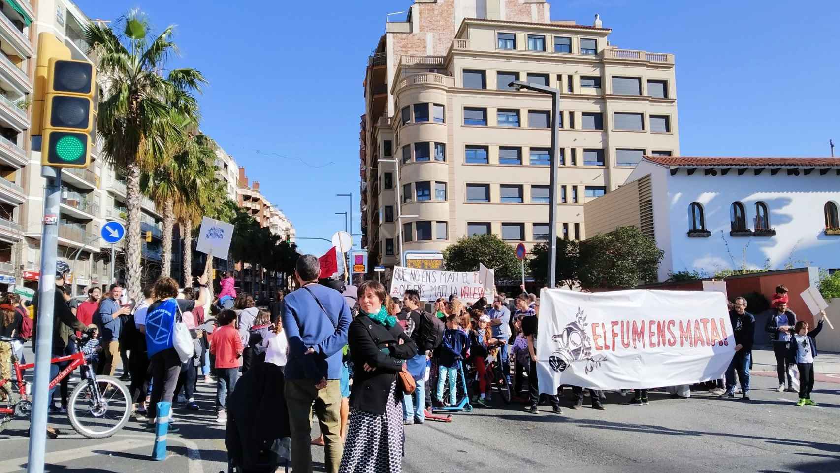 Centenares de personas se manifiestan este sábado en Vallcarca / FEM MERCAT VALLCARCA