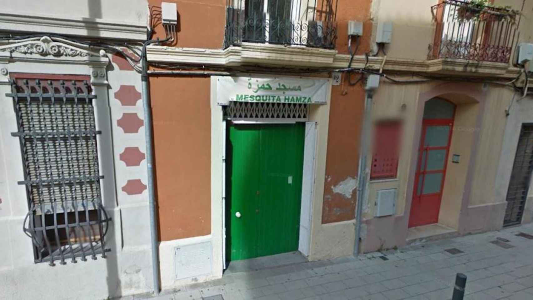 La mezquita situada en El Clot (Barcelona), donde supuestamente el imán violó a un niño / GOOGLE STREET VIEW