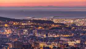 Vista panorámica de Barcelona con Mallorca de fondo / @alfons_pc