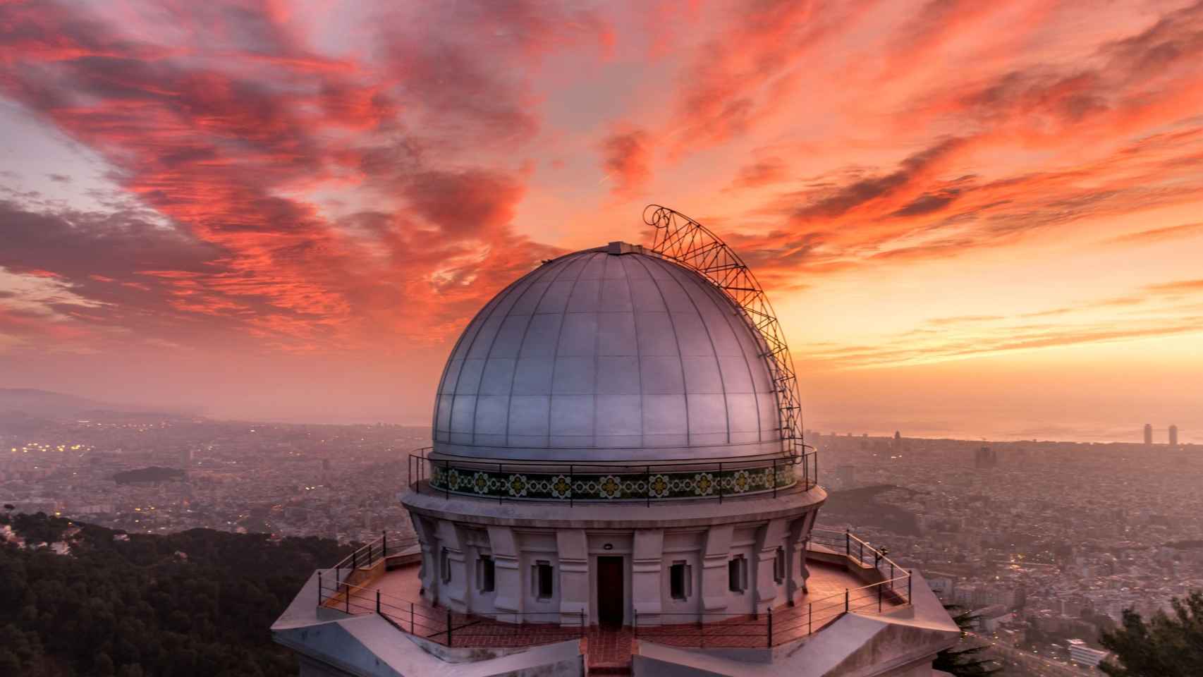 Vista panorámica de Barcelona desde el Observatori Fabra / Alfons Puertas