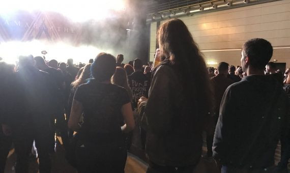 Los hombres con largas melenas son un clásico en los conciertos de heavy metal / DF